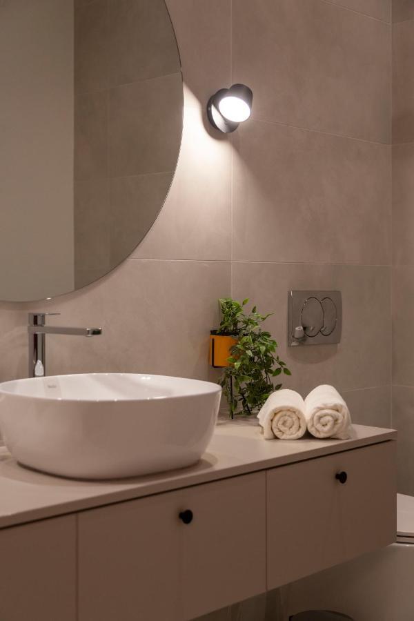 Luxurious Minimalist Residence With Sauna By Prestige Homes 布达佩斯 外观 照片