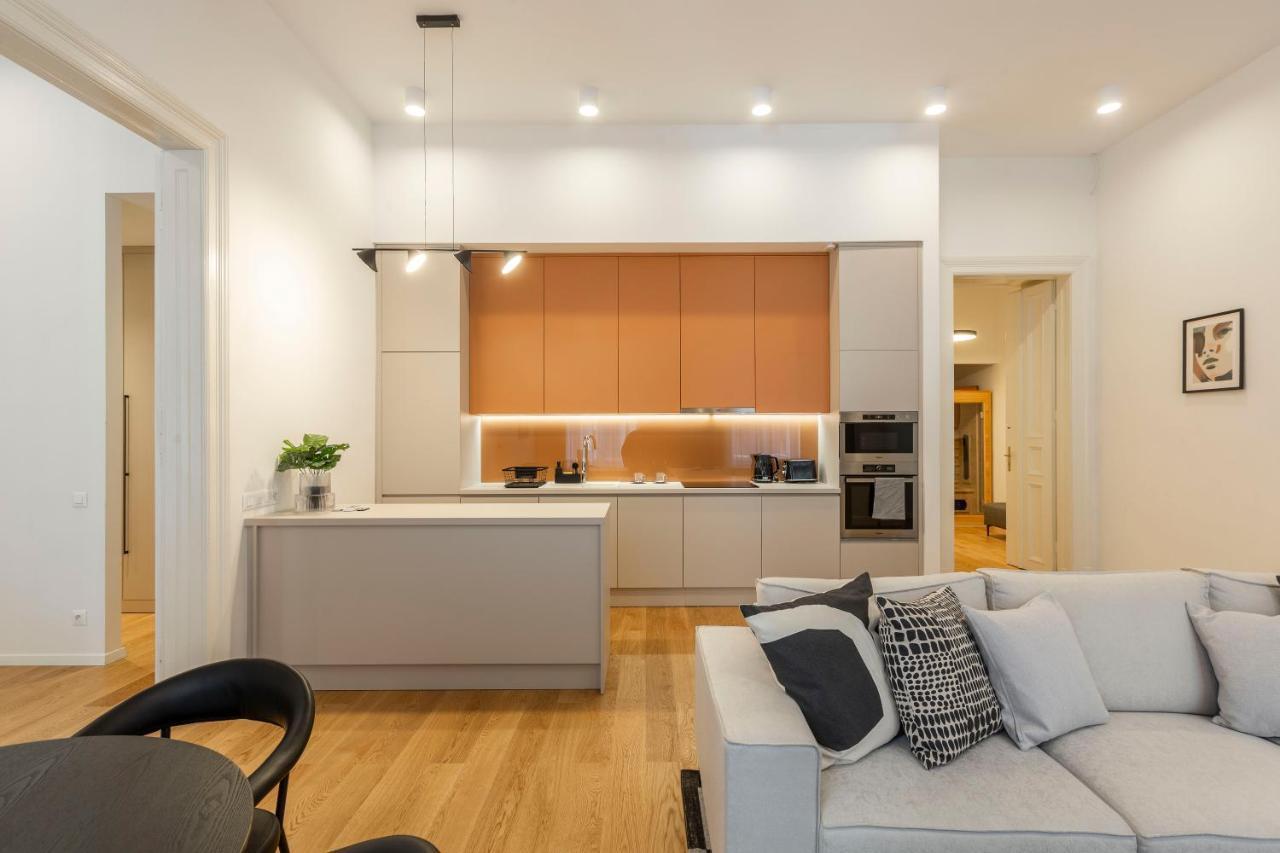 Luxurious Minimalist Residence With Sauna By Prestige Homes 布达佩斯 外观 照片