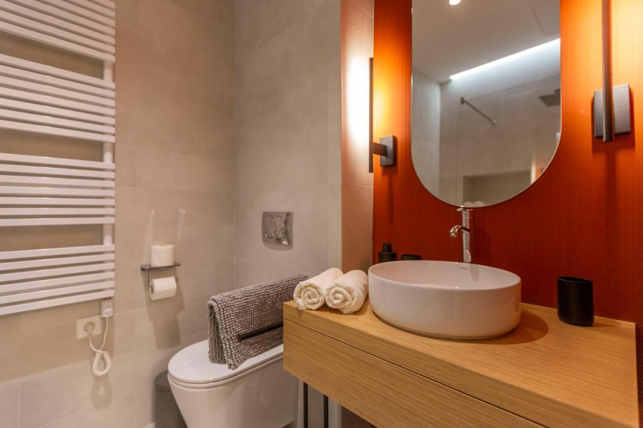 Luxurious Minimalist Residence With Sauna By Prestige Homes 布达佩斯 外观 照片