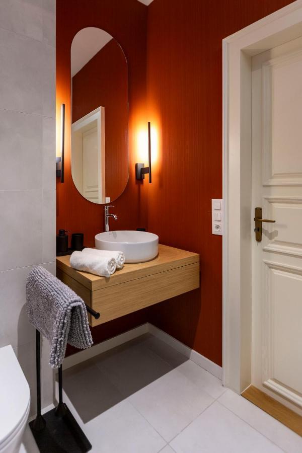 Luxurious Minimalist Residence With Sauna By Prestige Homes 布达佩斯 外观 照片