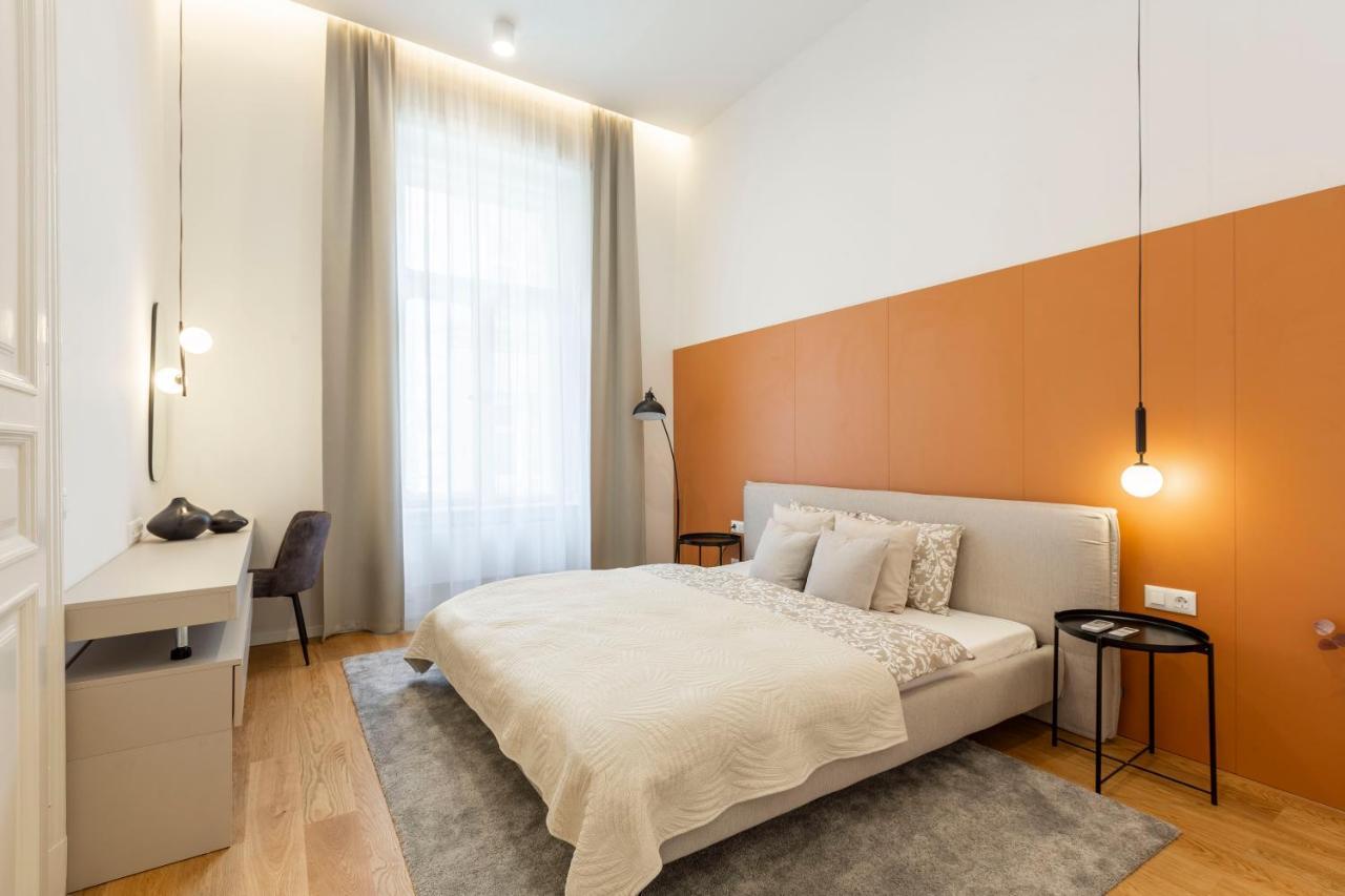 Luxurious Minimalist Residence With Sauna By Prestige Homes 布达佩斯 外观 照片