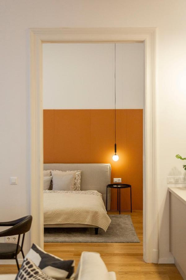 Luxurious Minimalist Residence With Sauna By Prestige Homes 布达佩斯 外观 照片